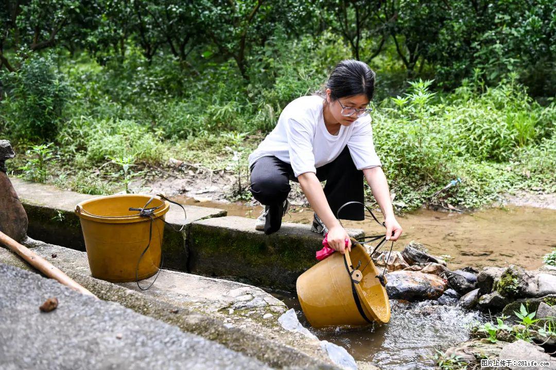 全网追的“扁担女孩”，找了一份暑假工，时薪12元 - 延安生活资讯 - 延安28生活网 yanan.28life.com