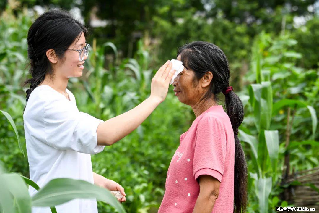 全网追的“扁担女孩”，找了一份暑假工，时薪12元 - 延安生活资讯 - 延安28生活网 yanan.28life.com